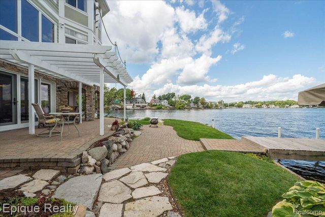 51 Crescent Avenue, Lake Orion Village, MI 48362