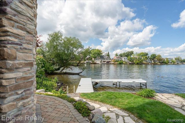 51 Crescent Avenue, Lake Orion Village, MI 48362