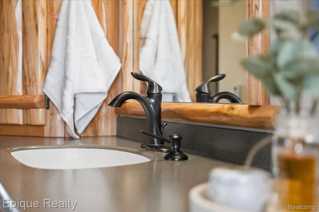 51 Crescent Avenue, Lake Orion Village, MI 48362