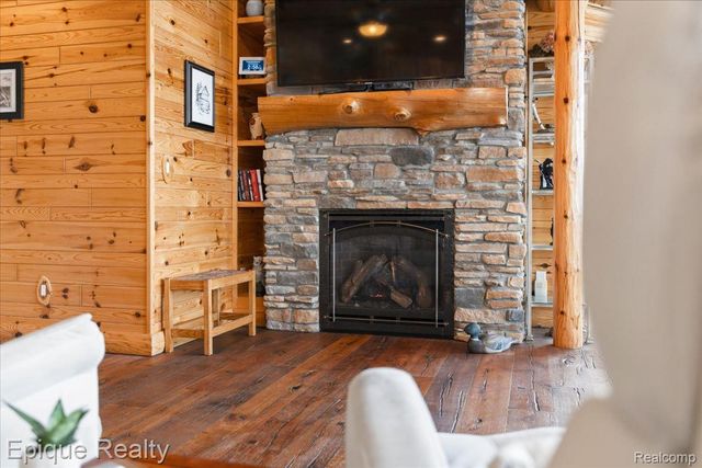 51 Crescent Avenue, Lake Orion Village, MI 48362