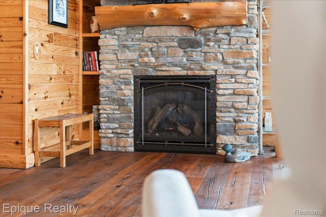 51 Crescent Avenue, Lake Orion Village, MI 48362