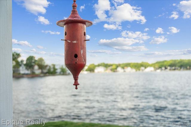 51 Crescent Avenue, Lake Orion Village, MI 48362