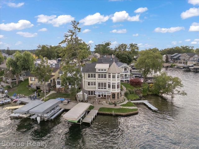 51 Crescent Avenue, Lake Orion Village, MI 48362