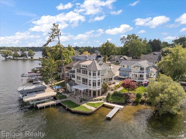 51 Crescent Avenue, Lake Orion Village, MI 48362