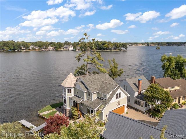 51 Crescent Avenue, Lake Orion Village, MI 48362
