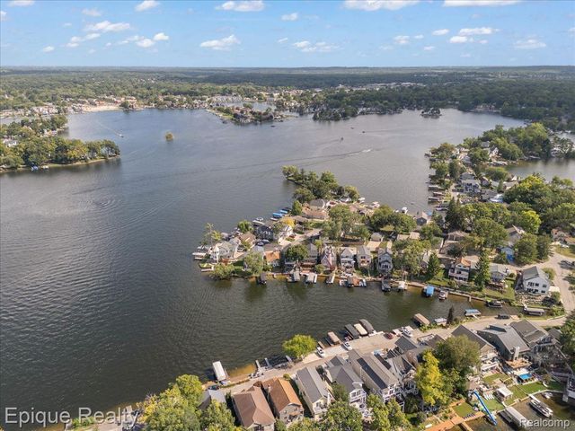 51 Crescent Avenue, Lake Orion Village, MI 48362