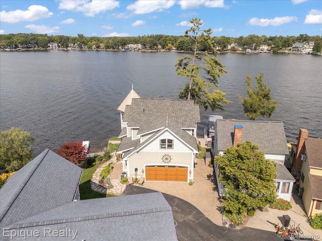 51 Crescent Avenue, Lake Orion Village, MI 48362