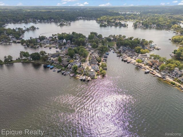 51 Crescent Avenue, Lake Orion Village, MI 48362