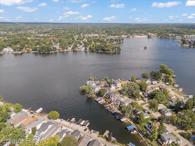 51 Crescent Avenue, Lake Orion Village, MI 48362
