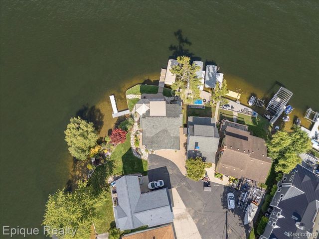 51 Crescent Avenue, Lake Orion Village, MI 48362