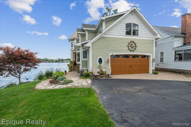 51 Crescent Avenue, Lake Orion Village, MI 48362