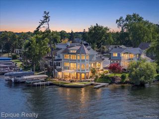 51 Crescent Avenue, Lake Orion Village, MI 48362