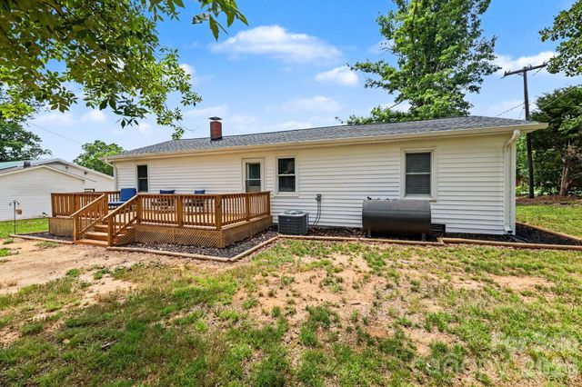 2724 Union Cross Church Road, Yadkinville, NC 27055