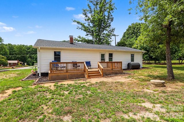2724 Union Cross Church Road, Yadkinville, NC 27055