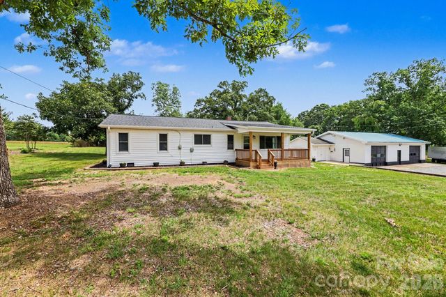 2724 Union Cross Church Road, Yadkinville, NC 27055