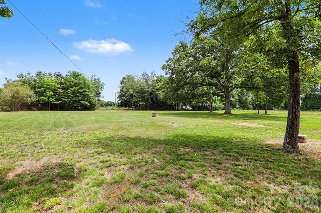 2724 Union Cross Church Road, Yadkinville, NC 27055