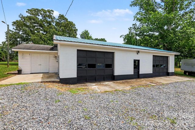 2724 Union Cross Church Road, Yadkinville, NC 27055
