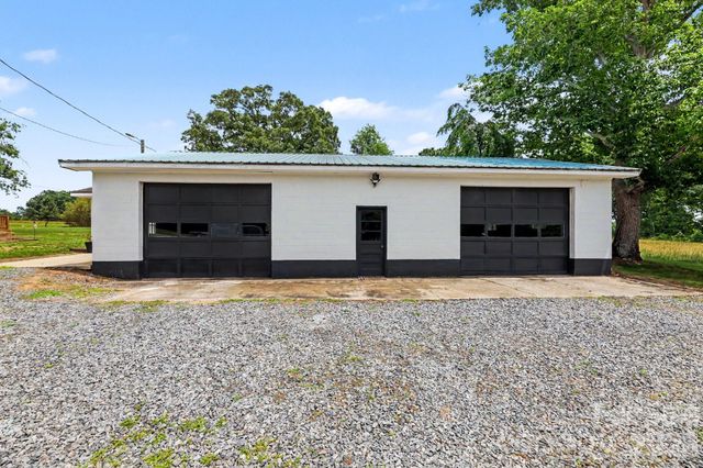2724 Union Cross Church Road, Yadkinville, NC 27055
