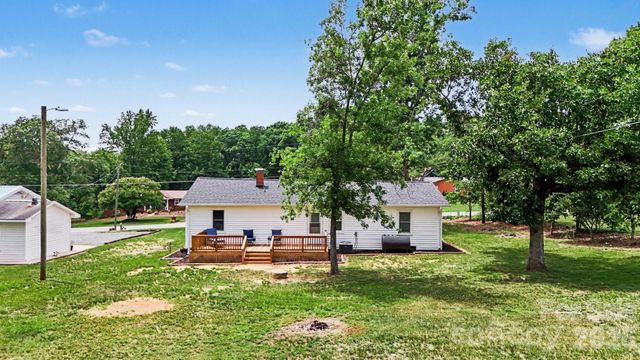 2724 Union Cross Church Road, Yadkinville, NC 27055