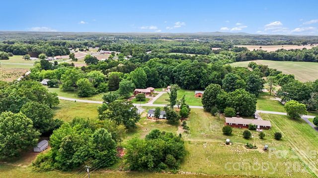 2724 Union Cross Church Road, Yadkinville, NC 27055