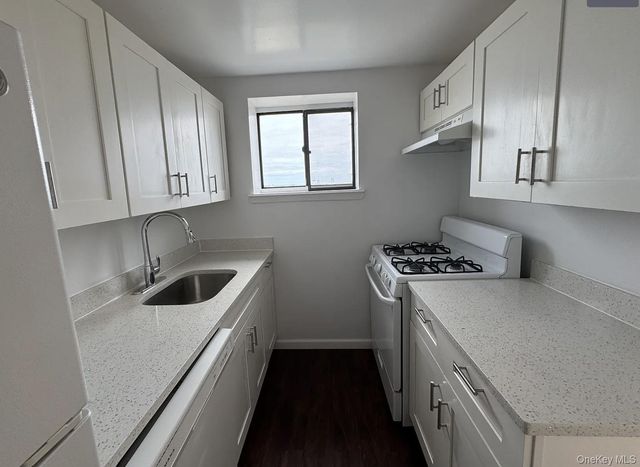 145-18 34th Avenue 6E, Flushing, NY 11354