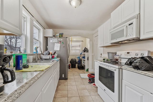 48 Saratoga St, Lynn, MA 01902