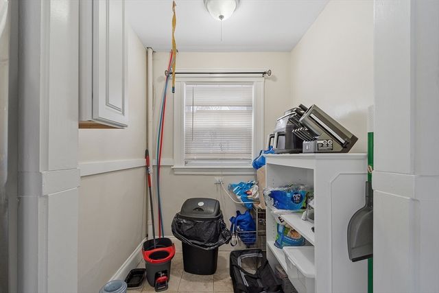 48 Saratoga St, Lynn, MA 01902