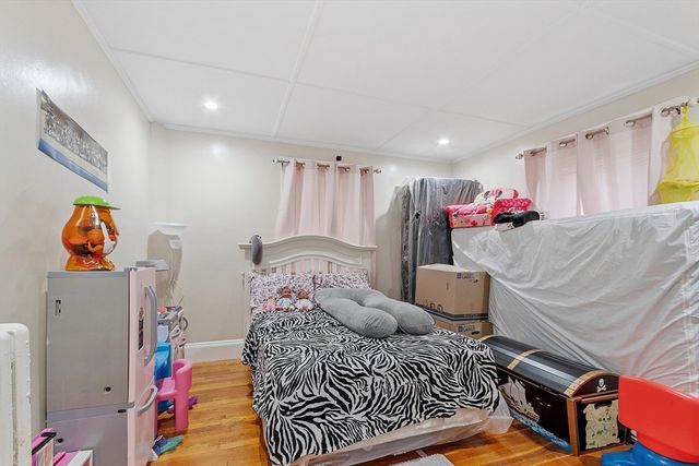 48 Saratoga St, Lynn, MA 01902