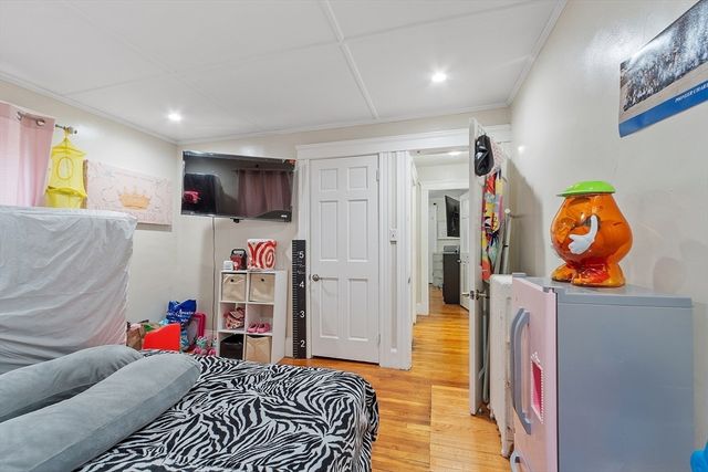48 Saratoga St, Lynn, MA 01902