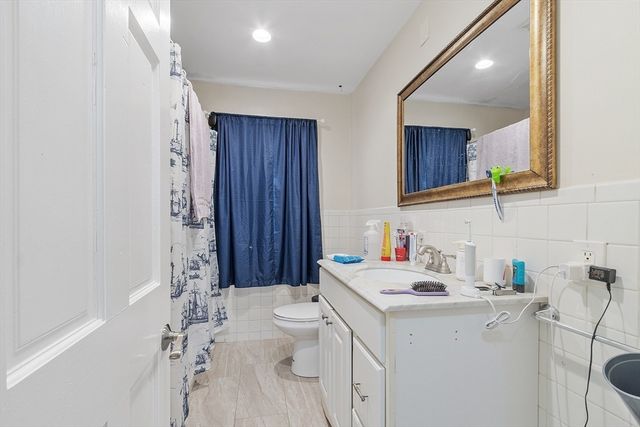 48 Saratoga St, Lynn, MA 01902