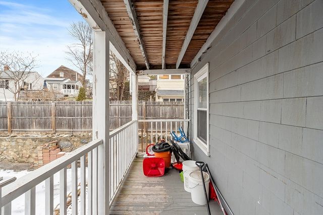 48 Saratoga St, Lynn, MA 01902