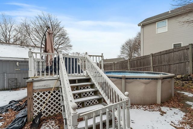 48 Saratoga St, Lynn, MA 01902