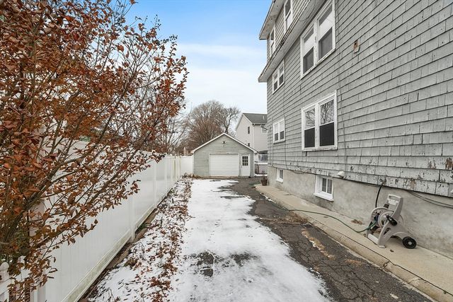 48 Saratoga St, Lynn, MA 01902
