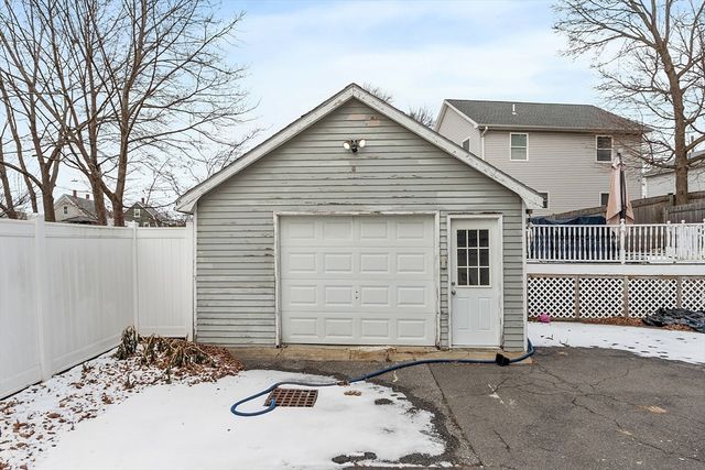 48 Saratoga St, Lynn, MA 01902