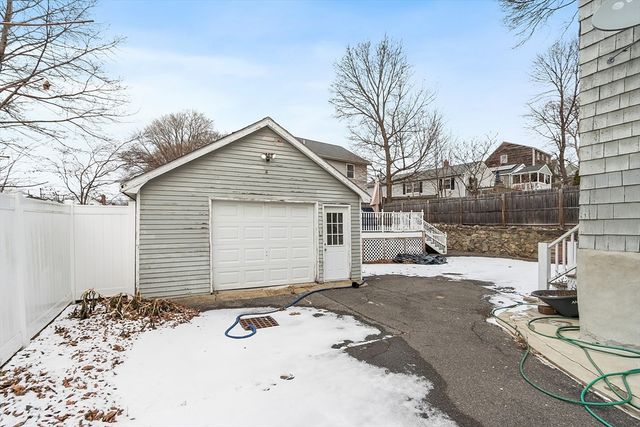 48 Saratoga St, Lynn, MA 01902
