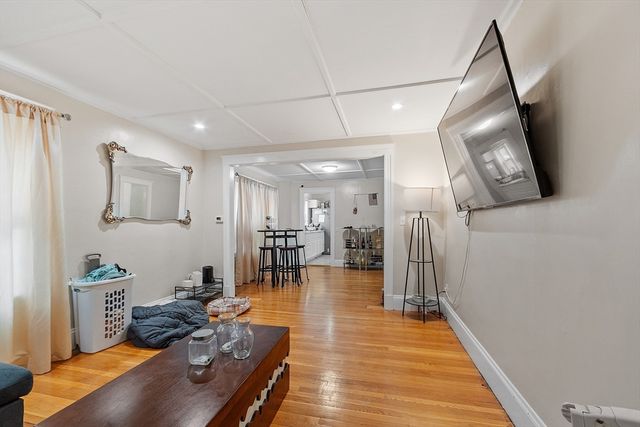 48 Saratoga St, Lynn, MA 01902