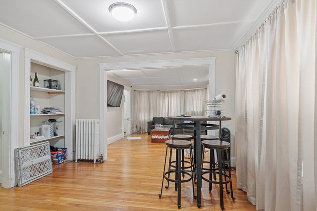 48 Saratoga St, Lynn, MA 01902