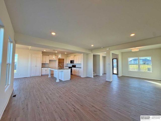 19814 Cinnamon Street, Omaha, NE 68135