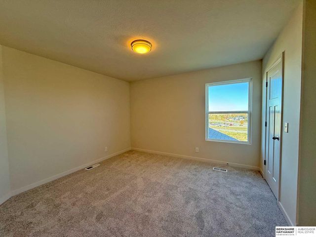 19814 Cinnamon Street, Omaha, NE 68135