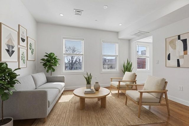 318 Princeton St 201, Boston, MA 02128