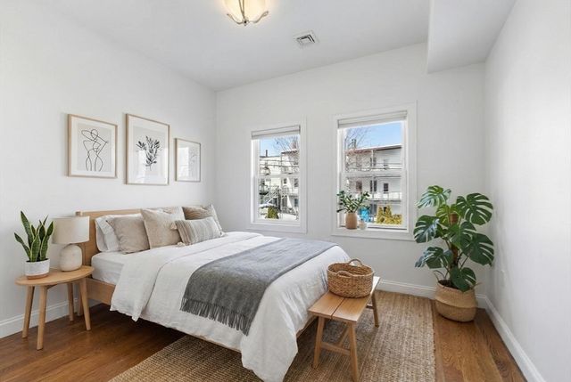 318 Princeton St 201, Boston, MA 02128