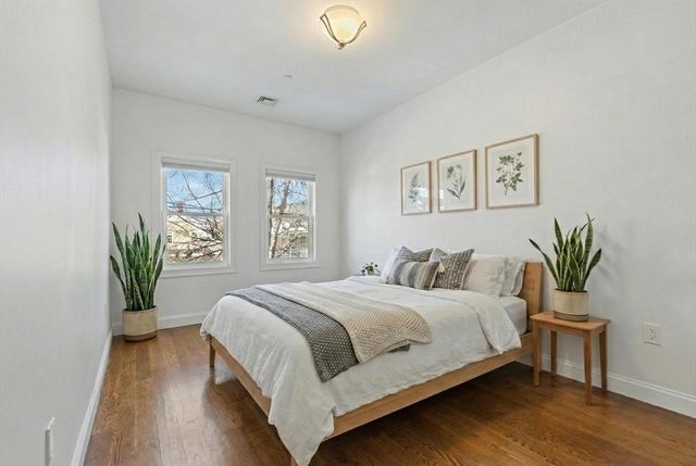 318 Princeton St 201, Boston, MA 02128