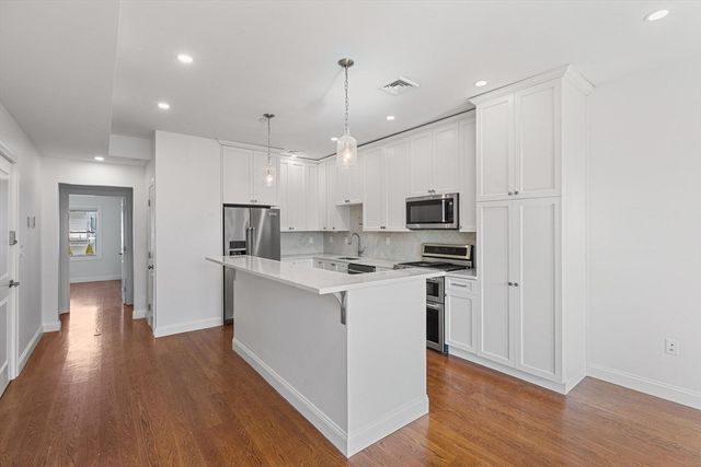 318 Princeton St 201, Boston, MA 02128