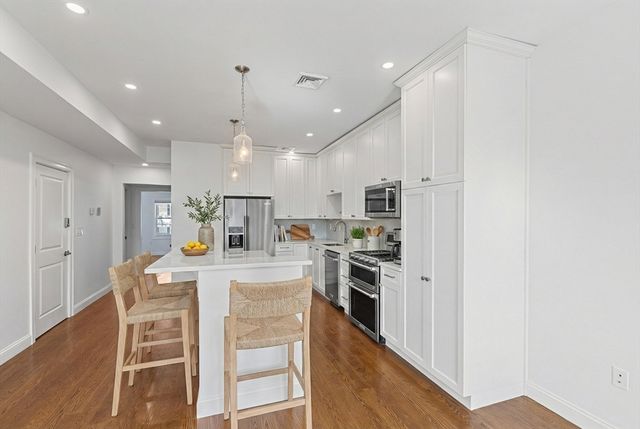 318 Princeton St 201, Boston, MA 02128