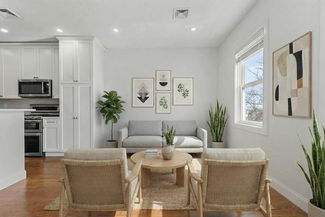 318 Princeton St 201, Boston, MA 02128