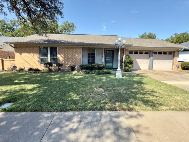 1914 Roosevelt Drive, Pantego, TX 76013