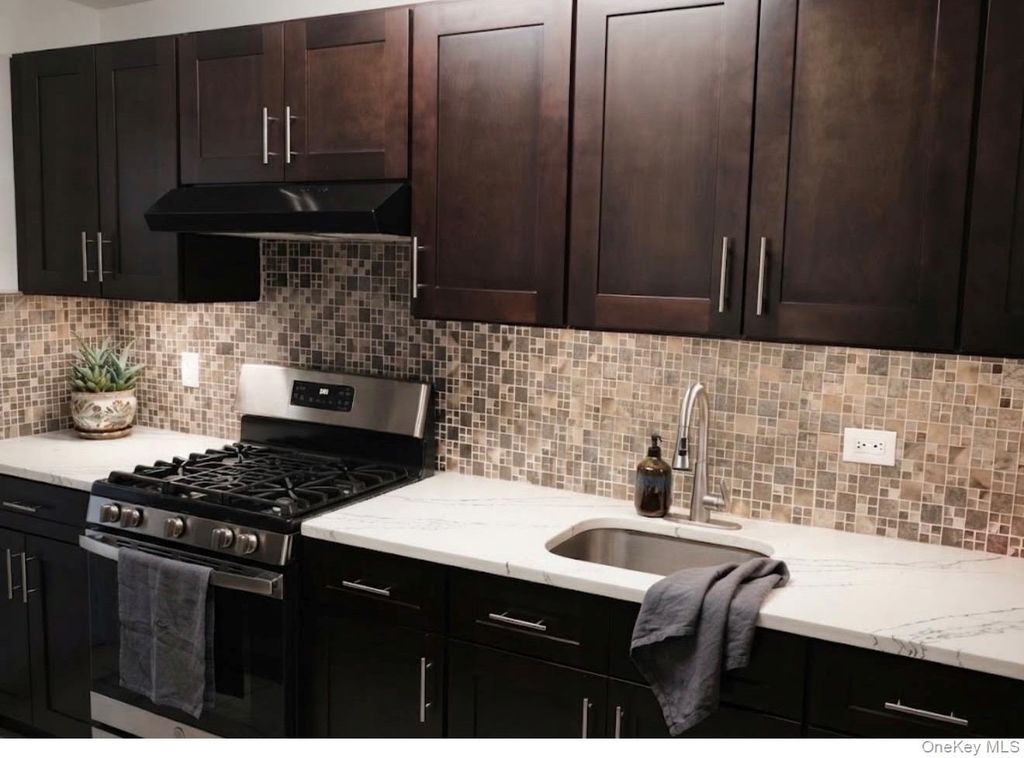 8710 149th Avenue 2H, Howard Beach, NY 11414 — photo 3