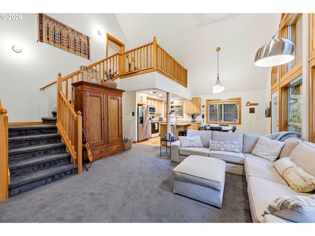 72430 E SMITH Loop, Rhododendron, OR 97049