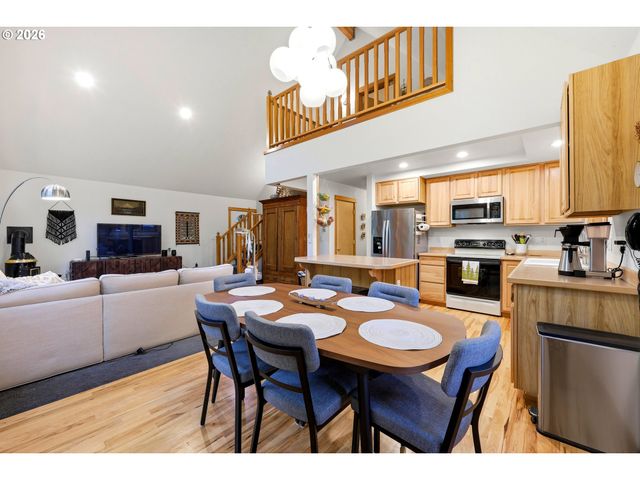 72430 E SMITH Loop, Rhododendron, OR 97049