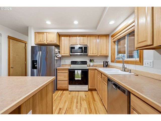 72430 E SMITH Loop, Rhododendron, OR 97049